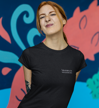 Lade das Bild in den Galerie-Viewer, KANN SPUREN VON WEIN ENTHALTEN - SHIRT DAMEN