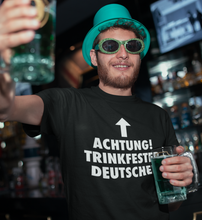 Lade das Bild in den Galerie-Viewer, TRINKFESTER DEUTSCHER - SHIRT HERREN