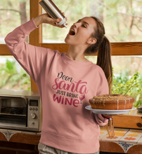 Lade das Bild in den Galerie-Viewer, SANTA JUST BRING WINE - SWEATSHIRT