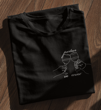 Lade das Bild in den Galerie-Viewer, PARTNER IN WINE - SHIRT DAMEN