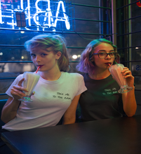 Lade das Bild in den Galerie-Viewer, TAKE ME TO THE BAR - SHIRT DAMEN