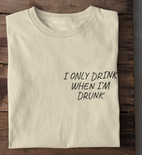 Lade das Bild in den Galerie-Viewer, WHEN I&#39;M DRUNK - RELAXED SHIRT
