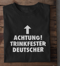 Lade das Bild in den Galerie-Viewer, TRINKFESTER DEUTSCHER - SHIRT HERREN
