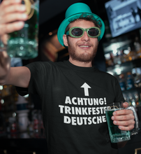 Lade das Bild in den Galerie-Viewer, TRINKFESTER DEUTSCHER - SHIRT HERREN
