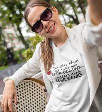 Lade das Bild in den Galerie-Viewer, WEIN IST GESUND - SHIRT DAMEN
